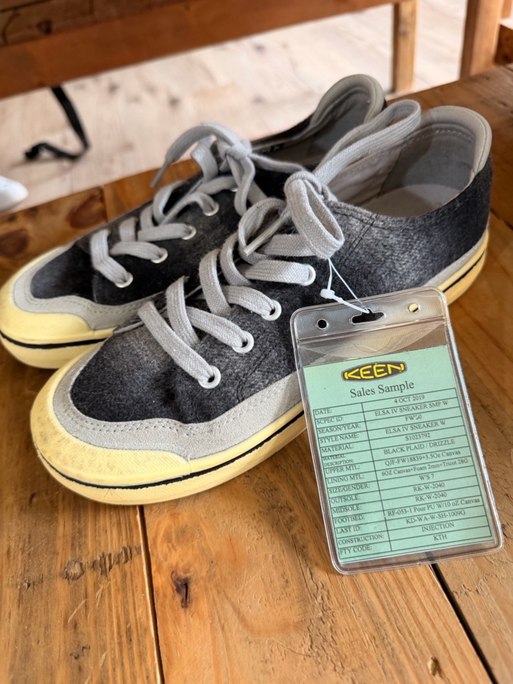 KEEN Elsa IV Sneaker Black Plaid Drizzle SAMPLE NEVER WORN Sz 7